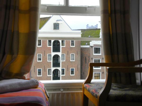 Hotel Tamara : photo 1 de la chambre chambre triple avec salle de bains commune