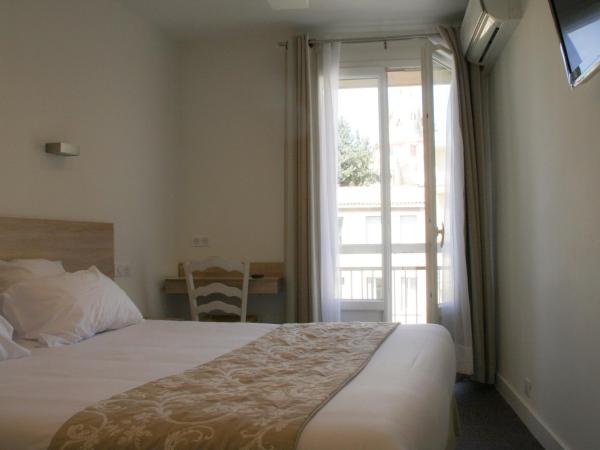 Le Concorde : photo 3 de la chambre chambre double standard (côté rue)