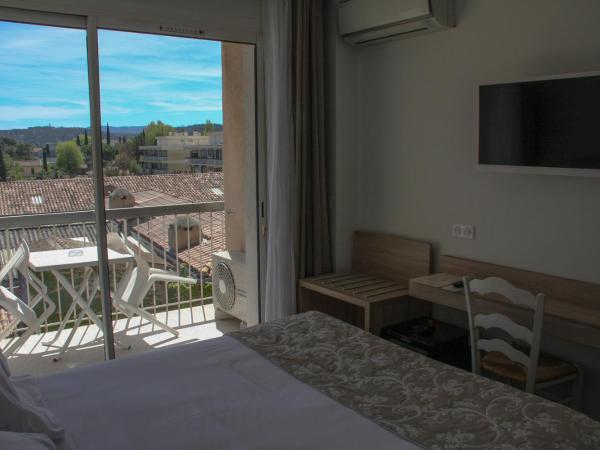 Le Concorde : photo 7 de la chambre chambre double standard côté cour