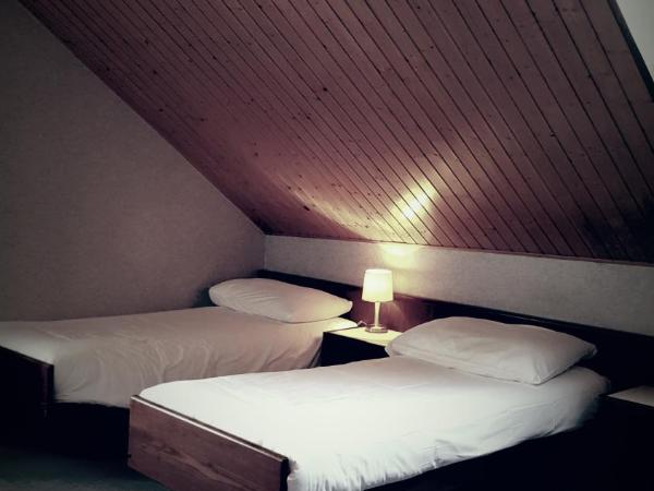 Galion Hôtel & Restaurant : photo 2 de la chambre chambre triple