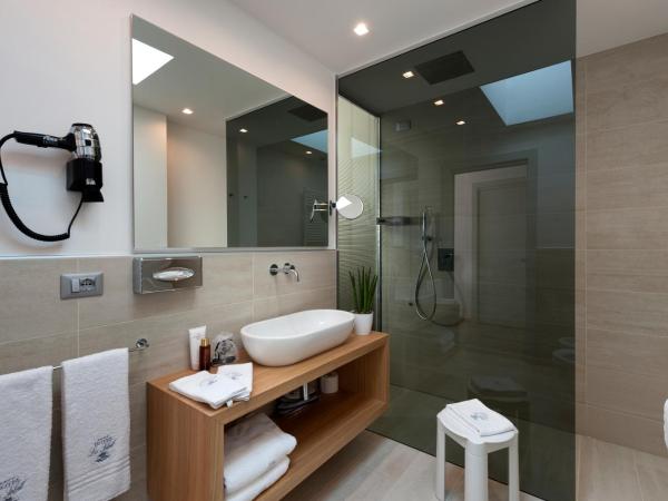 Hotel Le Soleil : photo 3 de la chambre chambre double ou lits jumeaux deluxe - vue sur mer