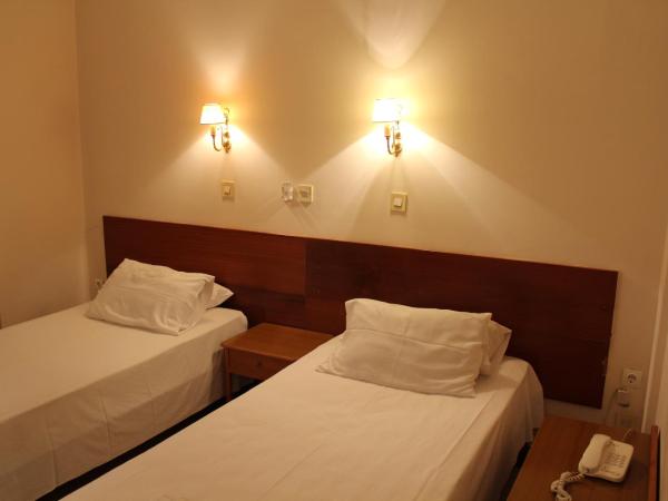 Nefeli Hotel : photo 4 de la chambre chambre lits jumeaux avec lit d’appoint - 301