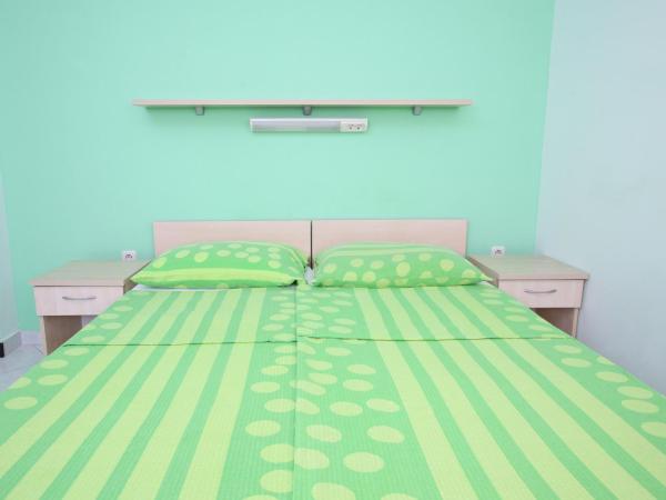 Apartments and Rooms Vesna Novalja : photo 5 de la chambre chambre double ou lits jumeaux avec salle de bains privative