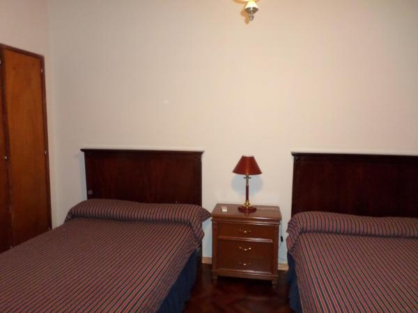 Alojarse en Mendoza B&B : photo 3 de la chambre chambre triple avec salle de bains commune