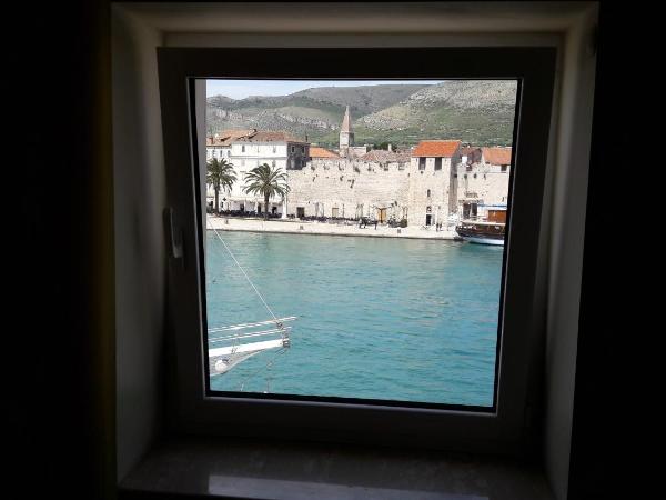 Villa Tudor : photo 8 de la chambre chambre triple - vue sur ville