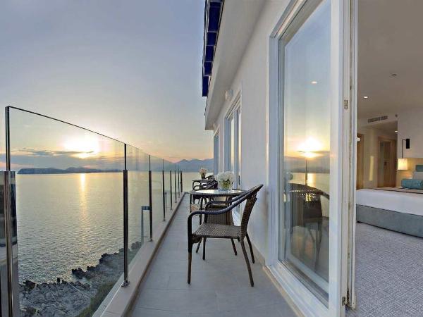 Royal Neptun Hotel : photo 7 de la chambre suite premium avec balcon - vue sur toits de la ville 