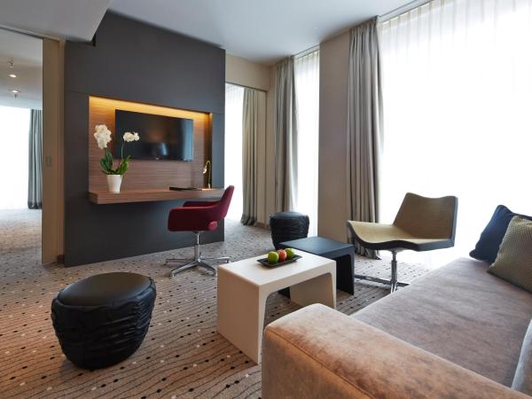 Steigenberger Hotel Am Kanzleramt : photo 2 de la chambre suite