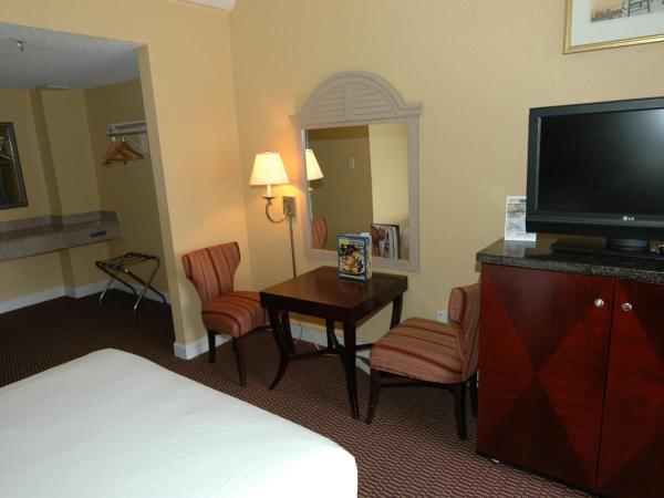 Ambassadors Inn & Suites : photo 2 de la chambre chambre standard avec 2 lits queen-size