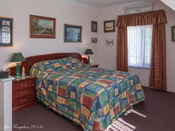 Aarn House B&B Airport Accommodation : photo 2 de la chambre chambre lit queen-size avec salle de bains privative 