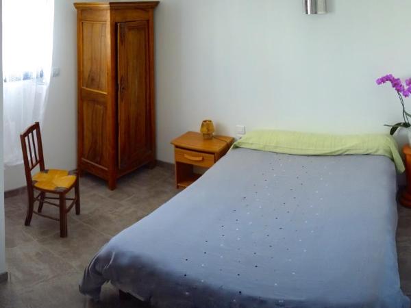 Le Clos Saint Elme : photo 8 de la chambre appartement avec terrasse (4 adultes)
