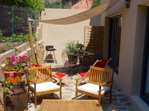 Le Clos Saint Elme : photo 1 de la chambre appartement avec terrasse (4 adultes)