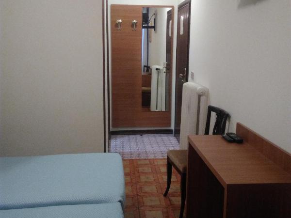 Albergo Al Gobbo : photo 6 de la chambre chambre double ou lits jumeaux standard