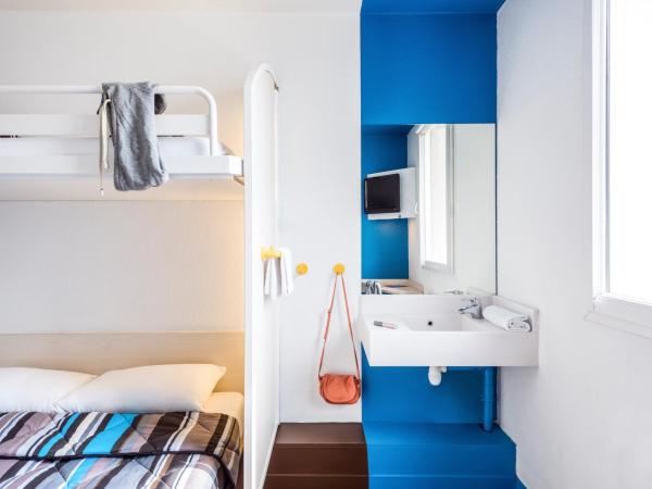 hotelF1 Evreux Sud : photo 4 de la chambre chambre triple avec salle de bains commune