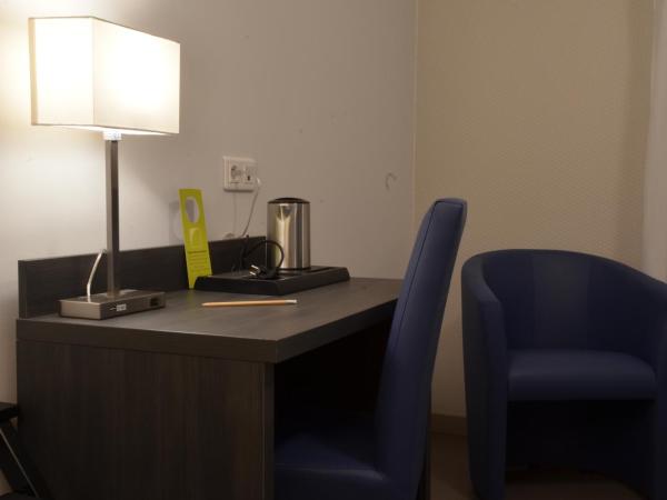 Logis Hôtel - La Chambre d'Amiens : photo 6 de la chambre chambre double ou lits jumeaux