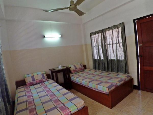 Sarah Guest House : photo 1 de la chambre chambre lits jumeaux avec salle de bains