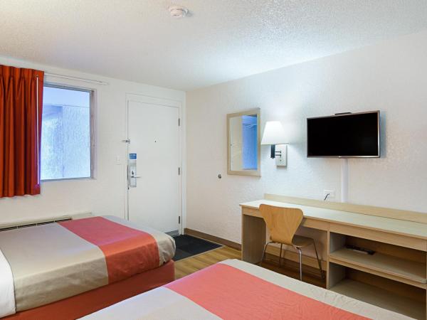 Motel 6- Denver, CO Downtown : photo 6 de la chambre chambre quadruple