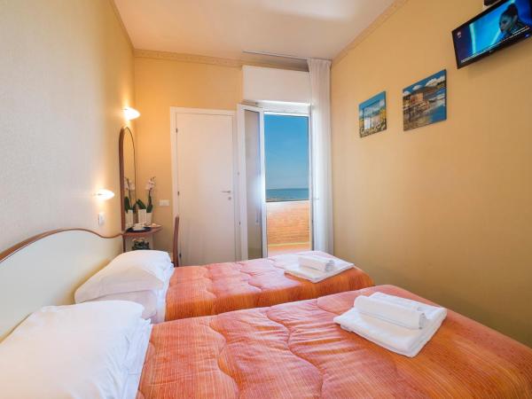 Hotel Crosal : photo 6 de la chambre chambre double avec balcon - vue sur mer