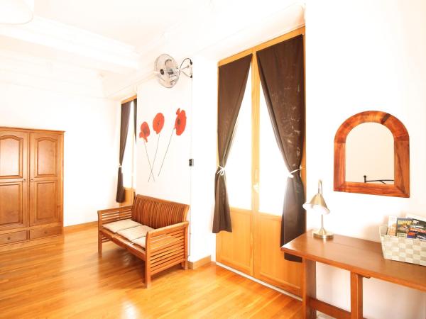 Kasa Katia Eco Guest House : photo 4 de la chambre chambre triple avec salle de bains commune