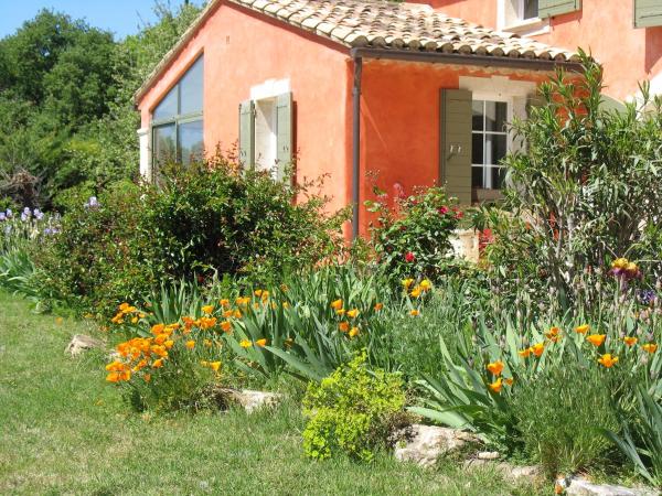 B&B La Cigaline : photo 5 de la chambre chambre double - vue sur jardin