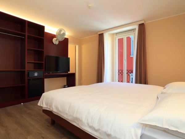 New Elvezia : photo 4 de la chambre chambre lits jumeaux avec balcon - vue latérale sur lac