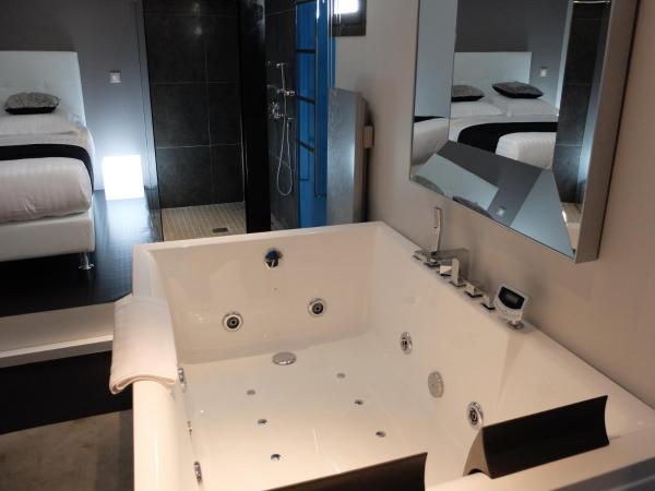 Be Loft B&B Pool & Spa : photo 8 de la chambre chambre double avec baignoire spa et sauna