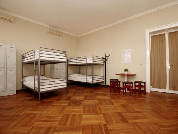 Onefam Old Town : photo 2 de la chambre lit dans dortoir de 14 lits