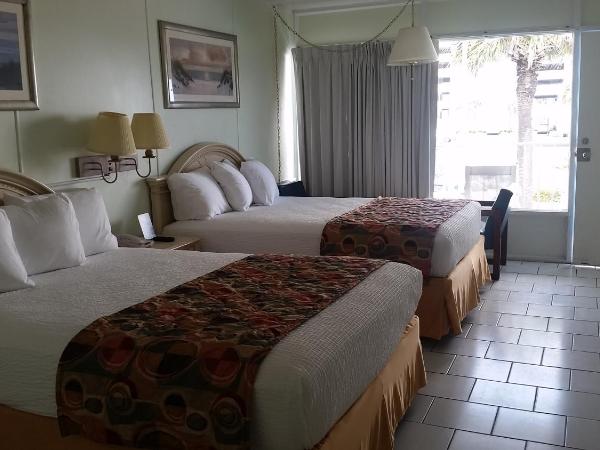 Vancouver Motel : photo 3 de la chambre chambre de luxe avec 2 lits queen-size et vue sur la piscine