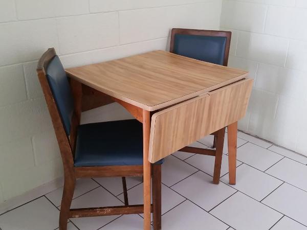 Vancouver Motel : photo 4 de la chambre chambre avec 2 lits queen-size - vue sur piscine