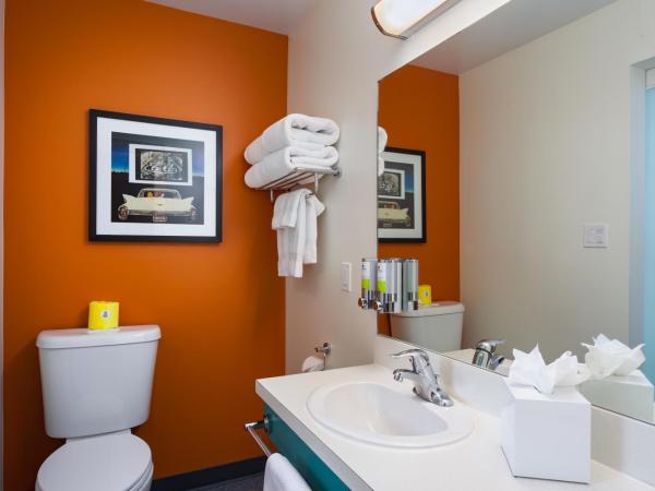 Staypineapple, University Inn, University District Seattle : photo 7 de la chambre chambre lit queen-size traditionnelle