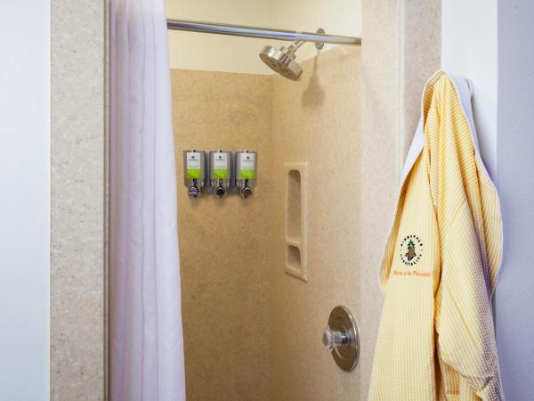 Staypineapple, University Inn, University District Seattle : photo 10 de la chambre chambre traditionnelle avec 2 lits queen-size