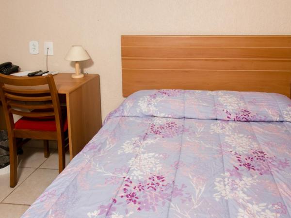 Hotel Pousada Bonita - 150m Metrô Paraiso e 1Km do inicio Av Paulista : photo 1 de la chambre chambre double avec salle de bains privative