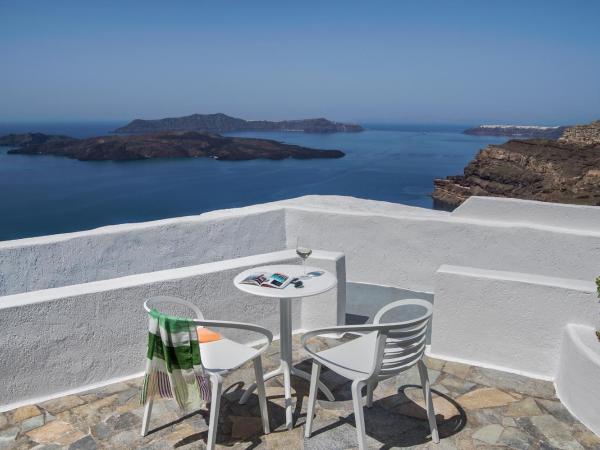 Villa Irini Fira - Adults Only : photo 4 de la chambre suite junior avec bain à remous extérieur chauffé - vue sur caldeira