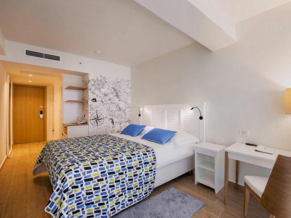 Amadria Park Beach Hotel Jure : photo 3 de la chambre chambre double ou lits jumeaux avec balcon - vue sur mer