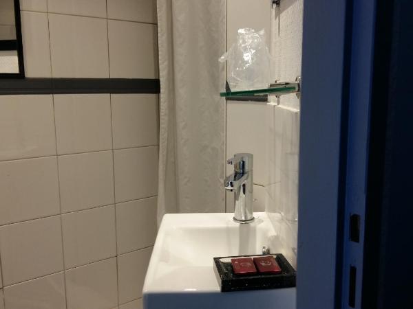 Hôtel Le Capitole : photo 2 de la chambre chambre double standard