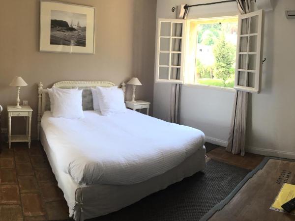 Villa Saint Paul : photo 4 de la chambre chambre double avec baignoire