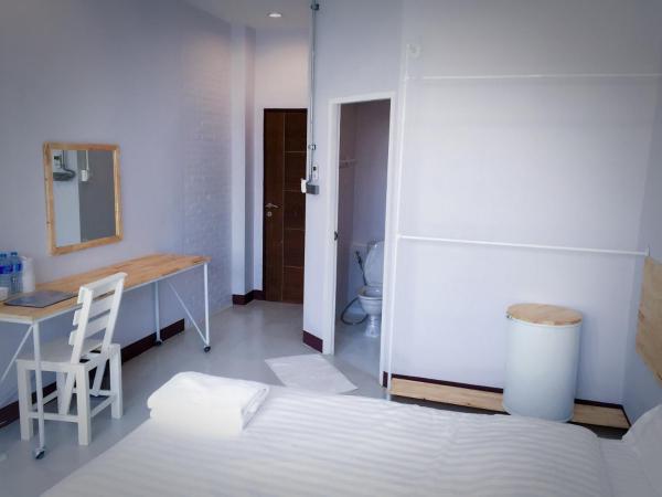 Rinrada Loft Resident : photo 1 de la chambre appartement avec balcon