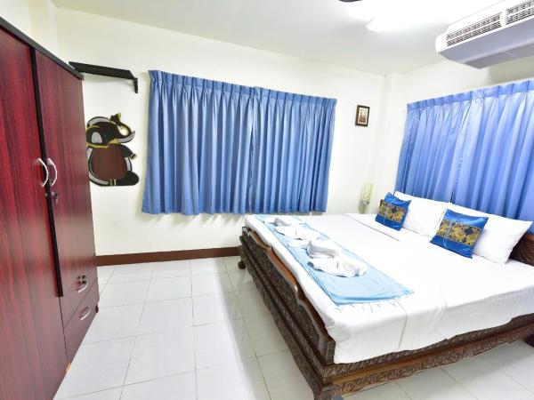 Saithong House : photo 2 de la chambre chambre double ou lits jumeaux avec lit d'appoint