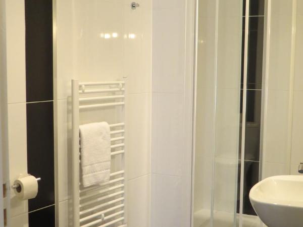 Hôtel de Clèves : photo 4 de la chambre chambre double avec douche