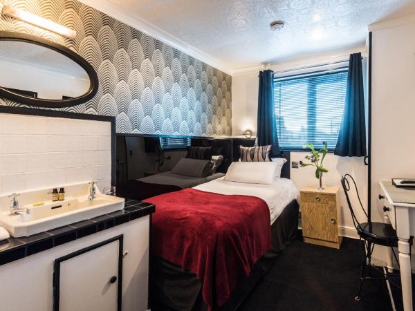 Paskins Town House : photo 1 de la chambre chambre simple avec salle de bains commune