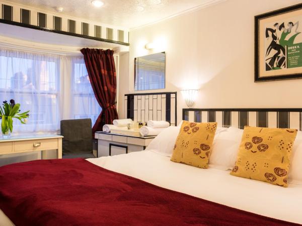 Paskins Town House : photo 3 de la chambre chambre lit king-size ou lits jumeaux avec salle de bains commune