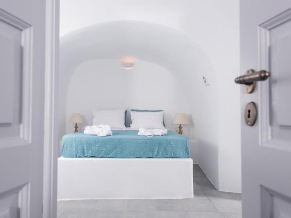 Horizon Aeifos Suites : photo 9 de la chambre suite supérieure avec bain à remous extérieur - vue sur caldeira