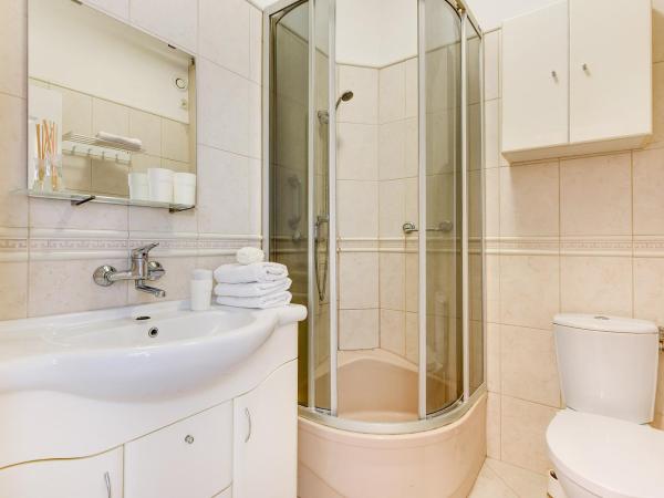 Kamienica Gdynia hotelowe komfortowe łóżka, plaża Orłowo molo : photo 8 de la chambre chambre double ou lits jumeaux - vue sur ville