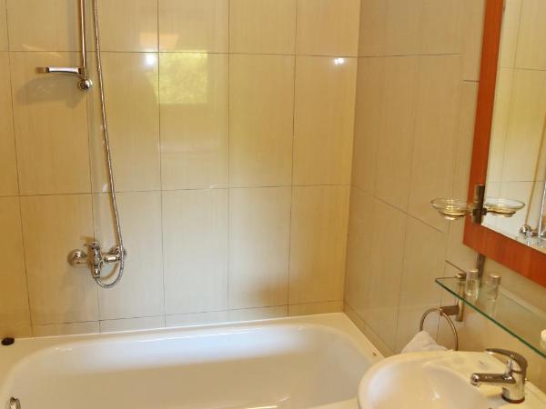 B & B Tomula : photo 4 de la chambre chambre lits jumeaux avec baignoire