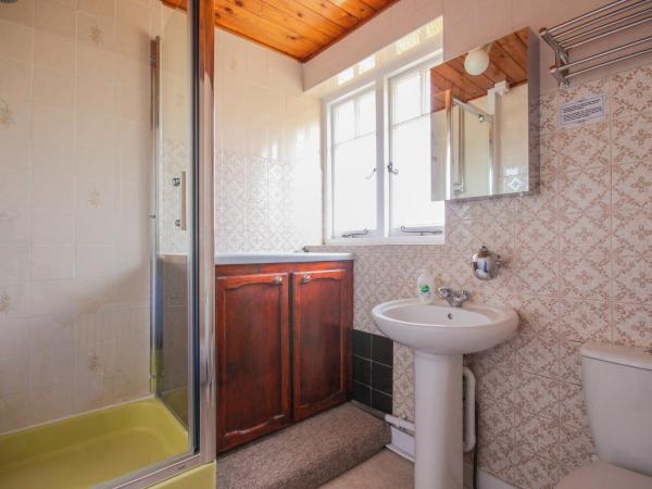 Harris Guest Accommodation : photo 3 de la chambre chambre double avec salle de bains privative séparée