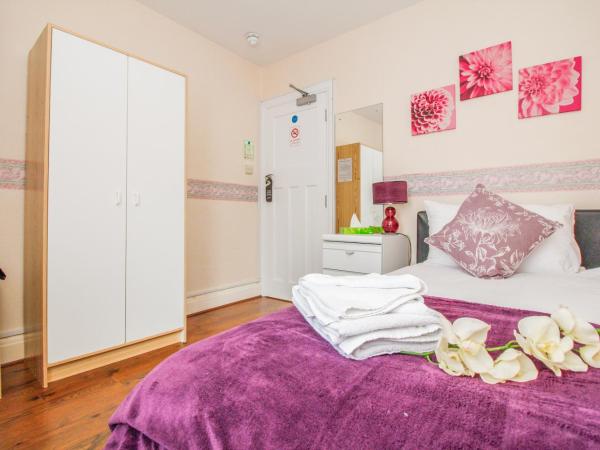 Harris Guest Accommodation : photo 5 de la chambre chambre double avec salle de bains privative extérieure