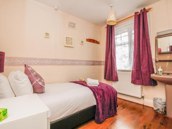 Harris Guest Accommodation : photo 6 de la chambre chambre double avec salle de bains privative séparée