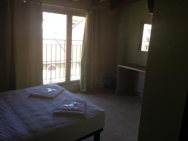 MRHostel Milano : photo 1 de la chambre chambre double avec salle de bains privative