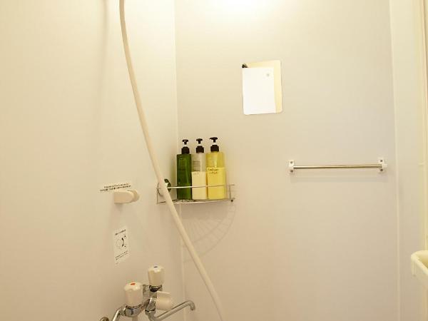 Bonfire Hostel Osaka : photo 10 de la chambre chambre de style japonais avec salle de bains commune