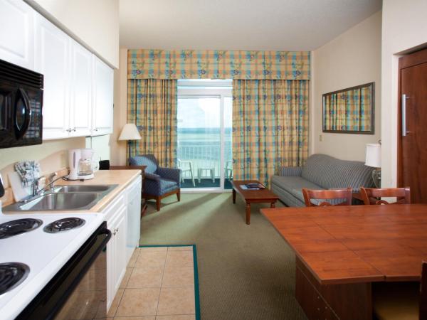 Holiday Sands at South Beach : photo 4 de la chambre condo 1 chambre avec salle de bains, 2 lits queen-size, 1 canapé-lit et 1 lit escamotable - t22 - côté océan