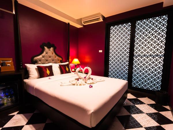 Violet Tower at Khaosan Palace : photo 1 de la chambre chambre double violet